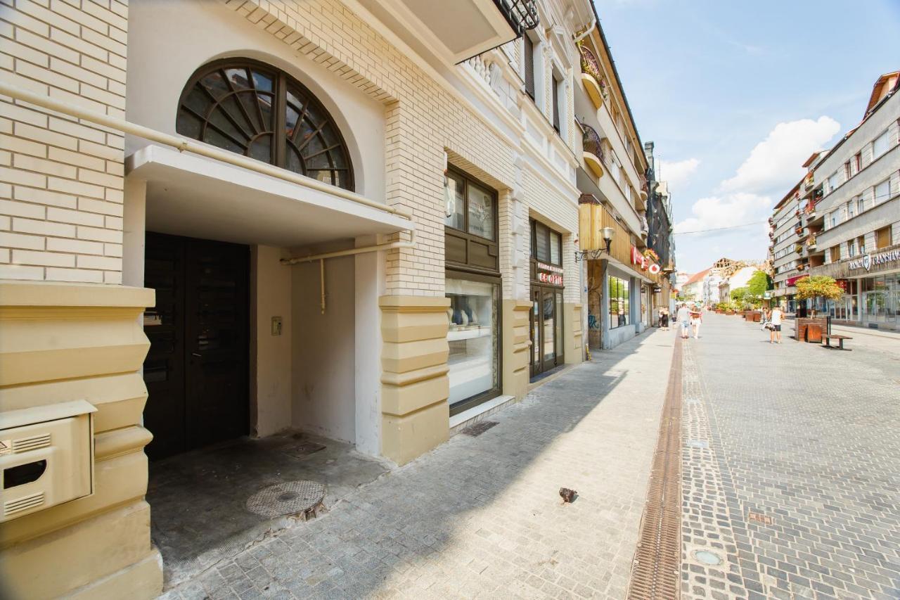 Retro City Center Home Oradea Exteriör bild